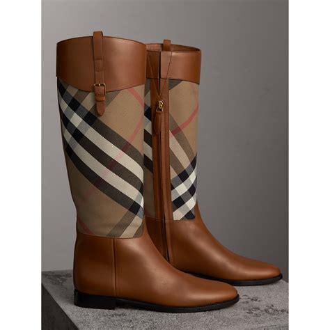 photo bottes burberry|Burberry check back boots.